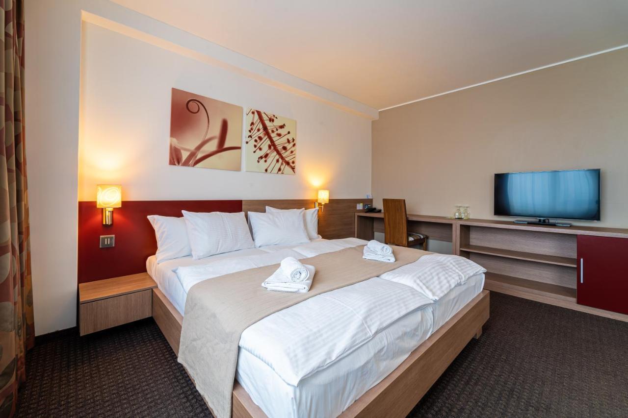 Hotel Ali Baba Humenné Eksteriør billede