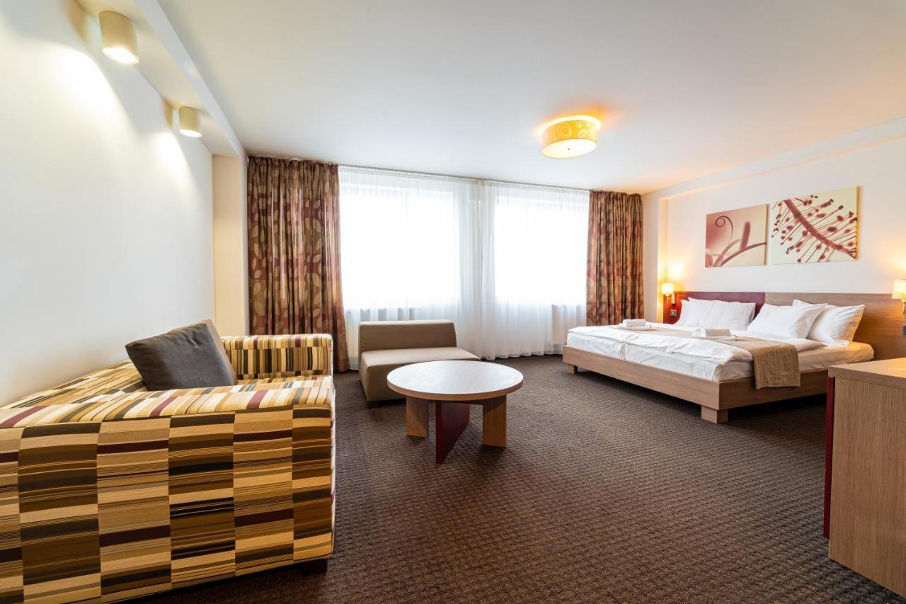 Hotel Ali Baba Humenné Eksteriør billede